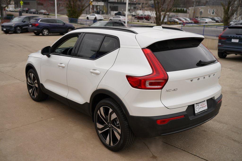 new 2025 Volvo XC40 car, priced at $39,995