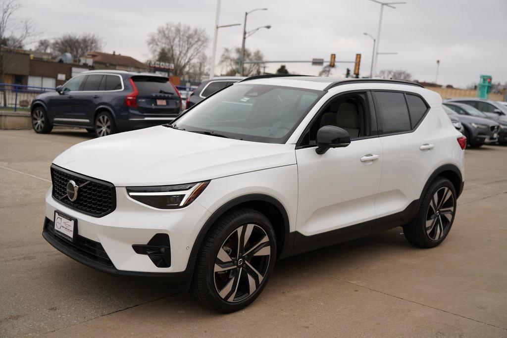 new 2025 Volvo XC40 car, priced at $39,995
