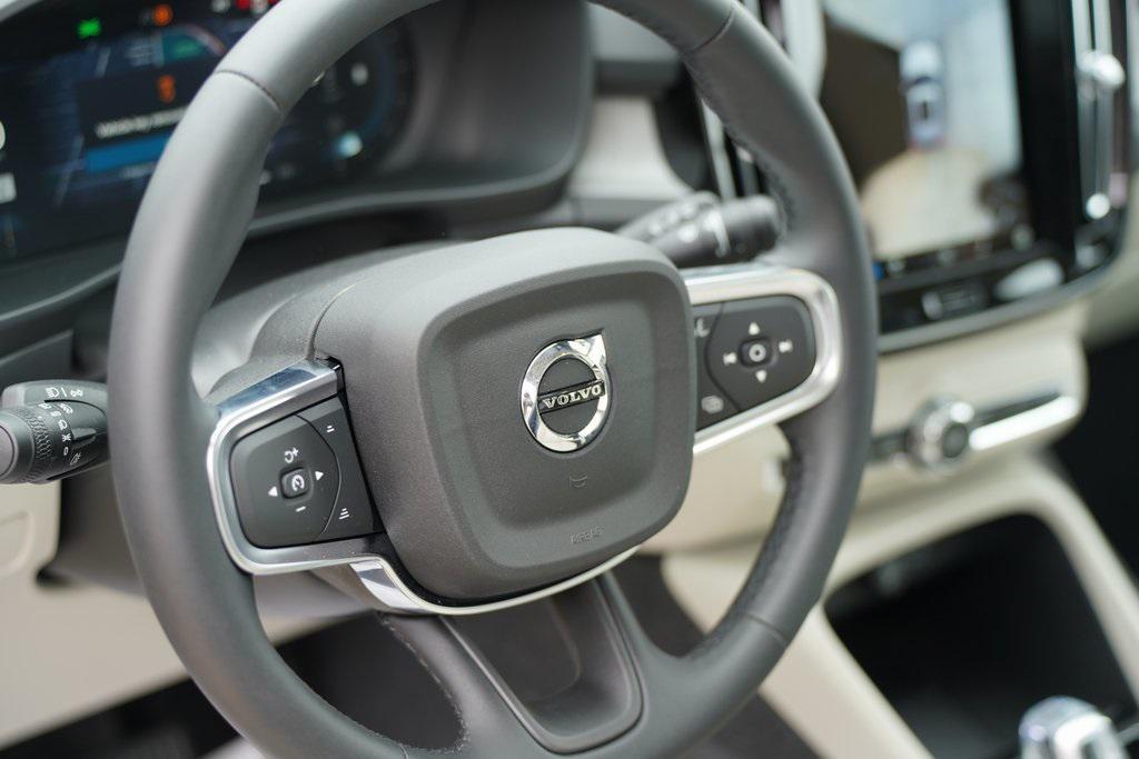 new 2025 Volvo XC40 car, priced at $39,995