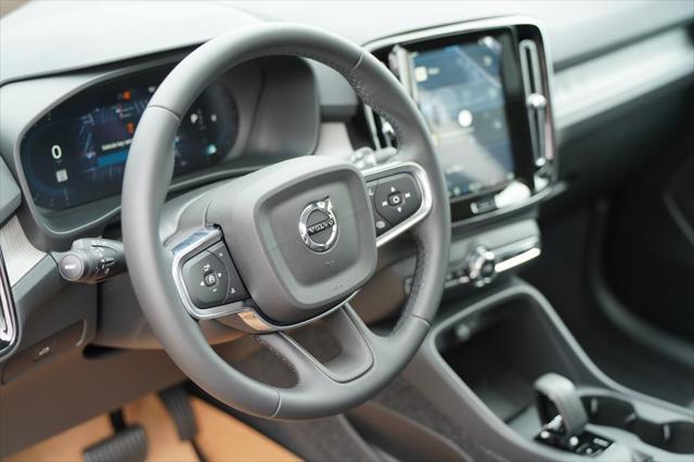 new 2025 Volvo XC40 car