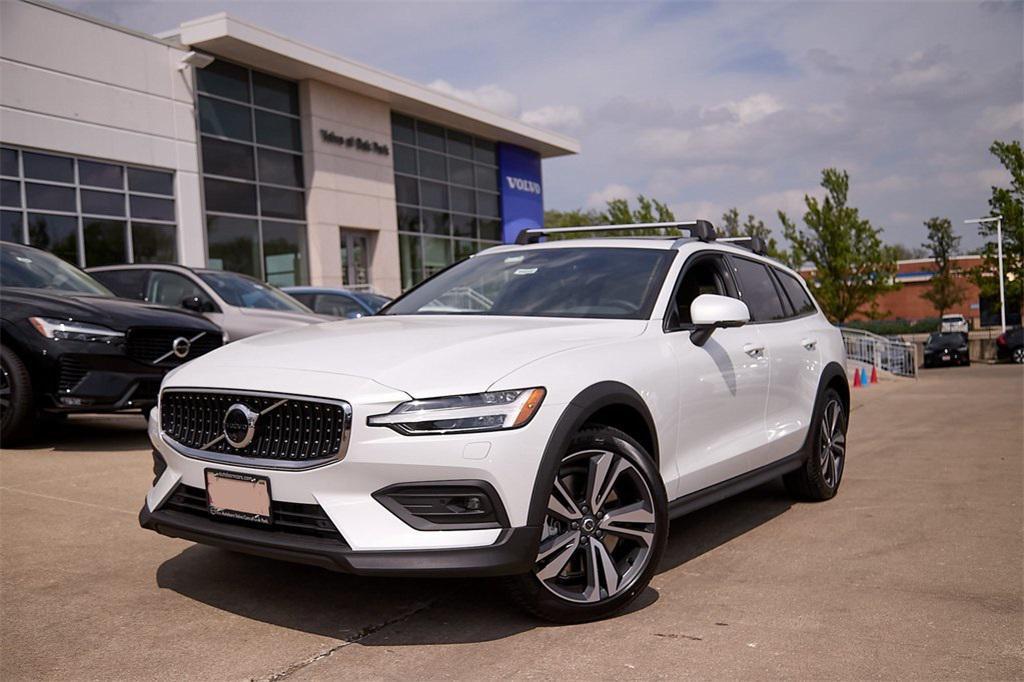 new 2025 Volvo V60 Cross Country car, priced at $42,995