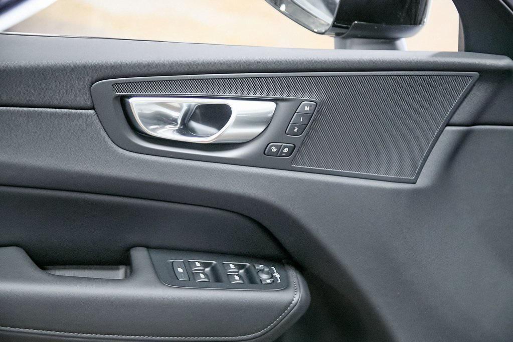 new 2025 Volvo XC60 car