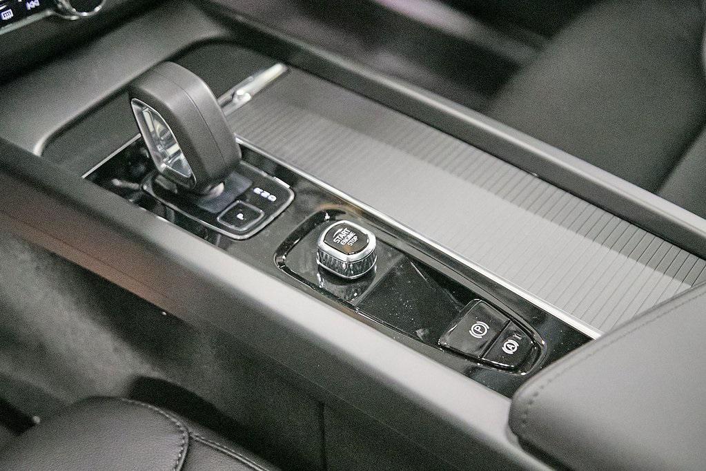 new 2025 Volvo XC60 car