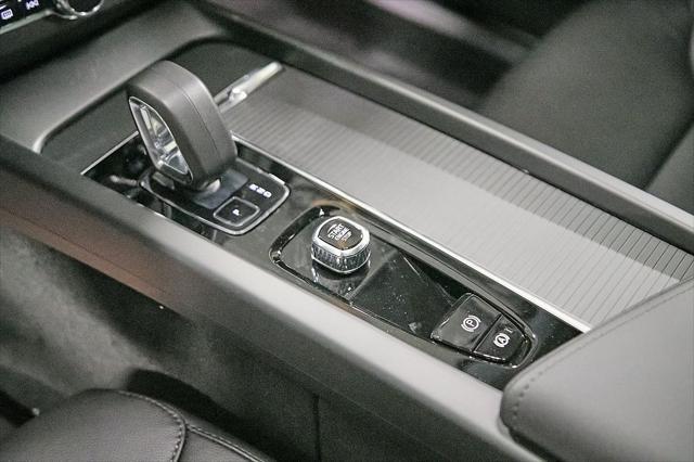 new 2025 Volvo XC60 car