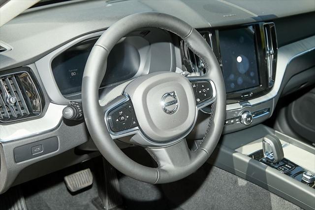 new 2025 Volvo XC60 car