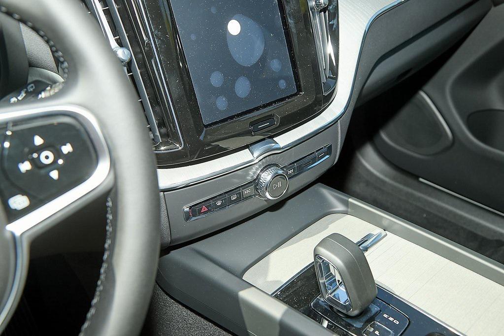 new 2025 Volvo XC60 car, priced at $54,854