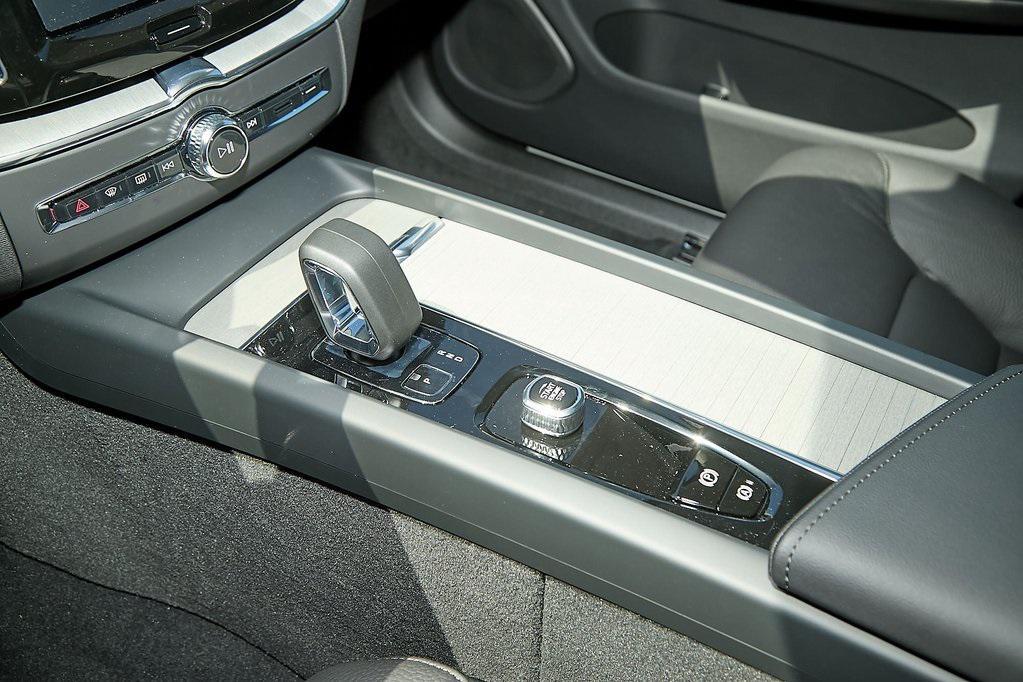 new 2025 Volvo XC60 car, priced at $54,854