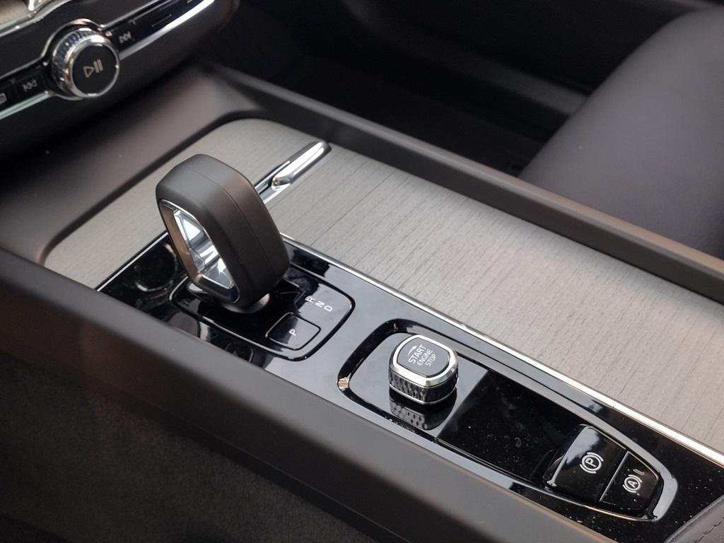 new 2025 Volvo XC60 car, priced at $51,462