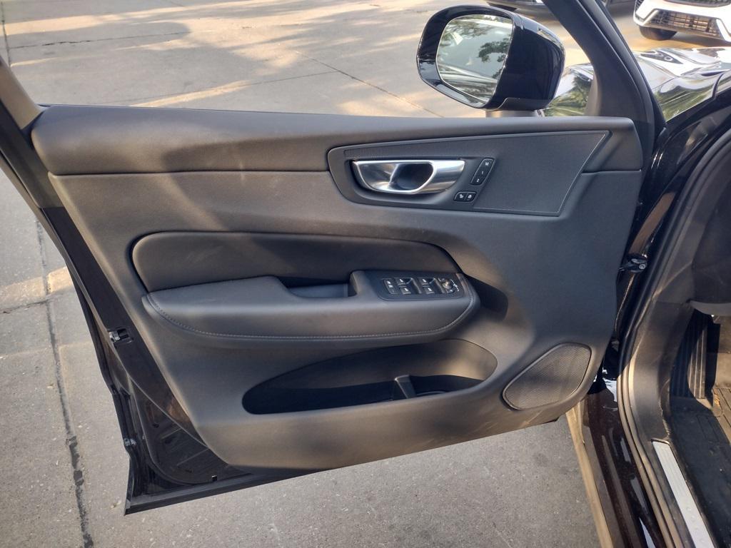 new 2025 Volvo XC60 car, priced at $51,462