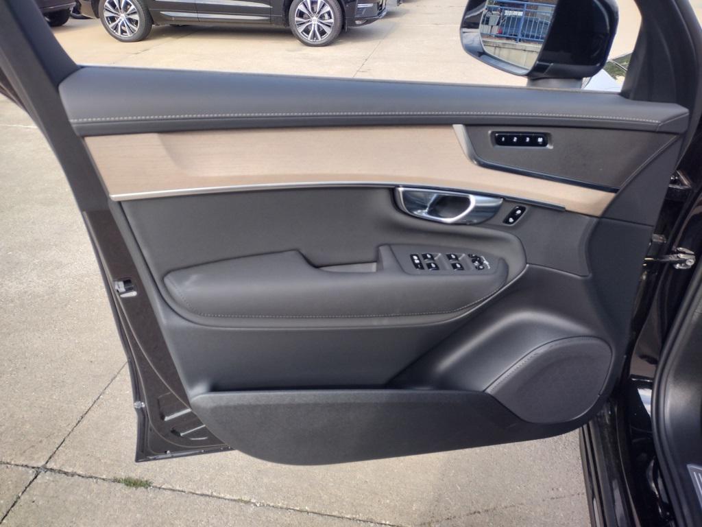 new 2025 Volvo XC90 car, priced at $64,168