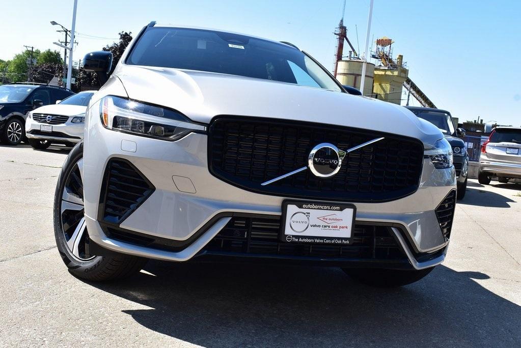 new 2025 Volvo XC60 Plug-In Hybrid car