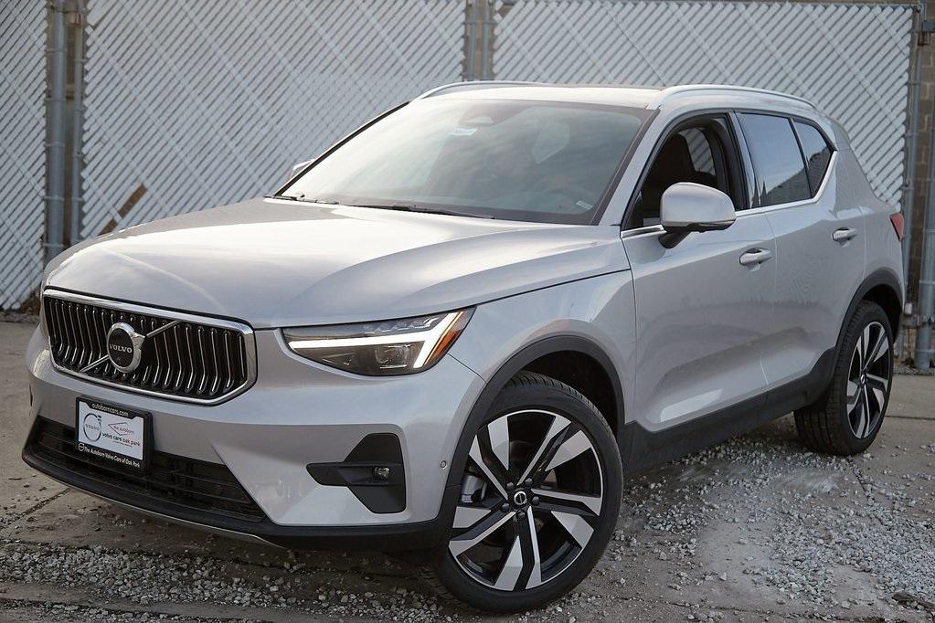 new 2024 Volvo XC40 car, priced at $45,337