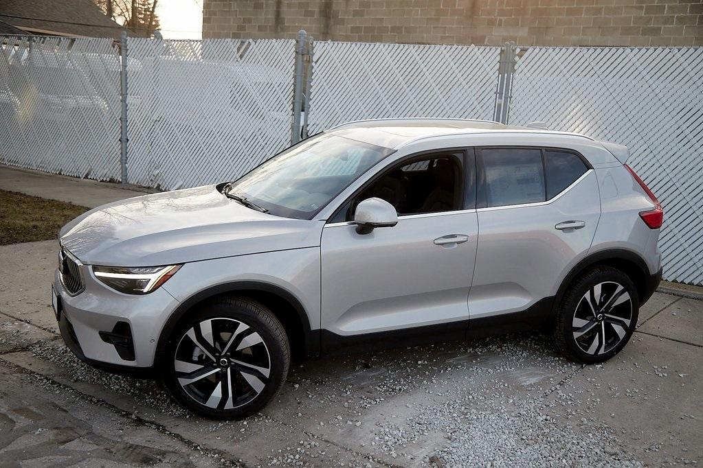 new 2024 Volvo XC40 car, priced at $45,337