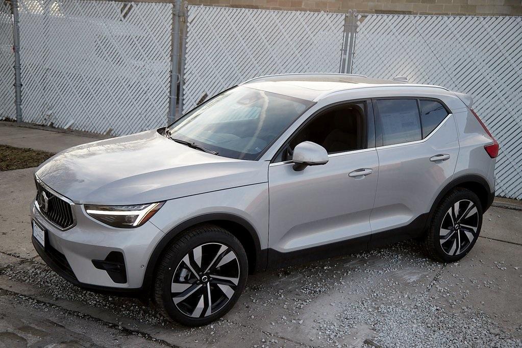 new 2024 Volvo XC40 car, priced at $45,337