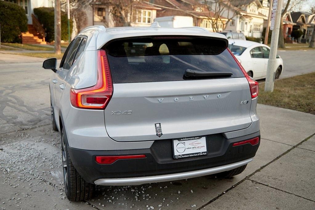 new 2024 Volvo XC40 car, priced at $45,337