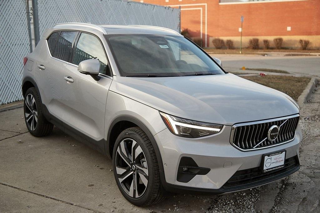 new 2024 Volvo XC40 car, priced at $45,337