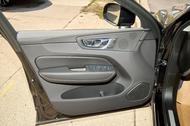 new 2025 Volvo XC60 car