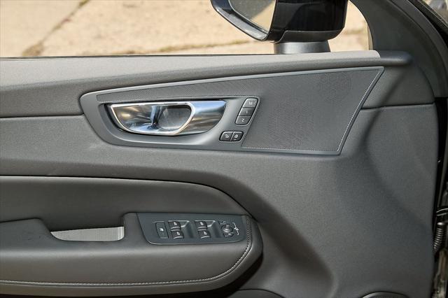 new 2025 Volvo XC60 car