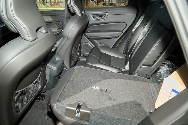 new 2025 Volvo XC60 car