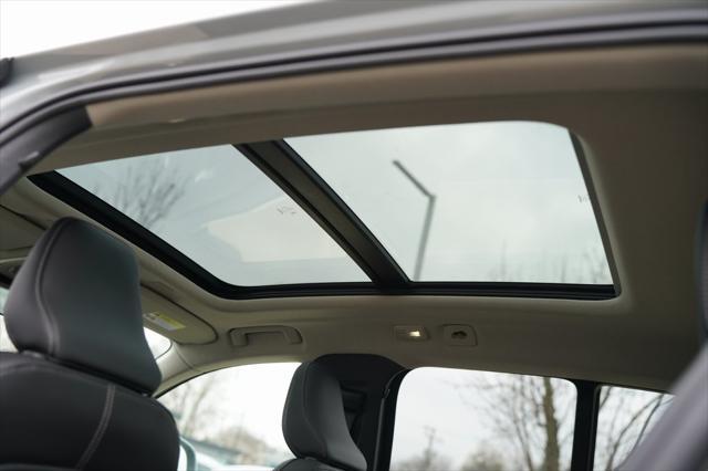 new 2025 Volvo XC40 car