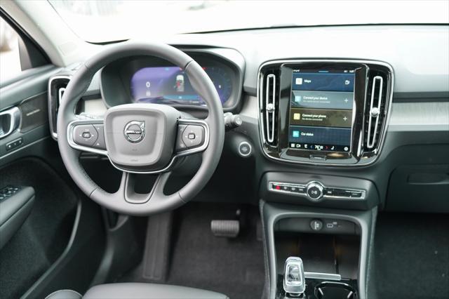 new 2025 Volvo XC40 car
