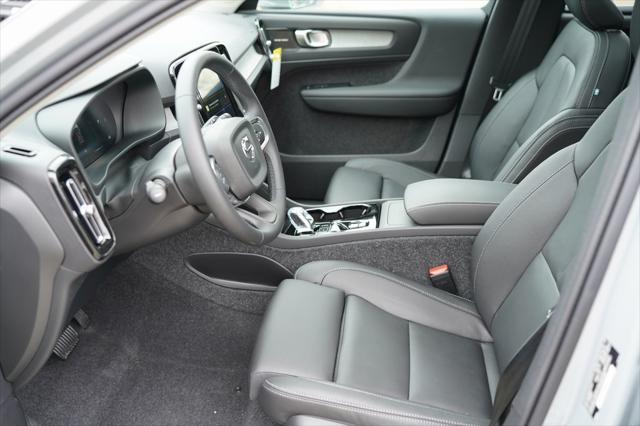 new 2025 Volvo XC40 car