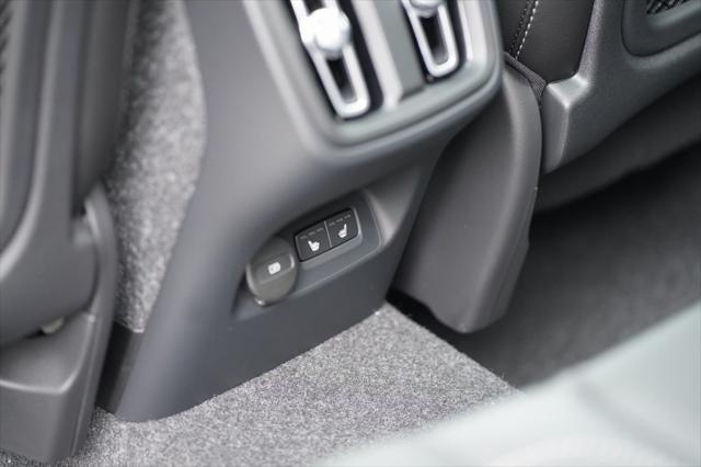 new 2025 Volvo XC40 car