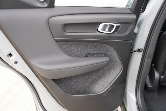 new 2025 Volvo XC40 car