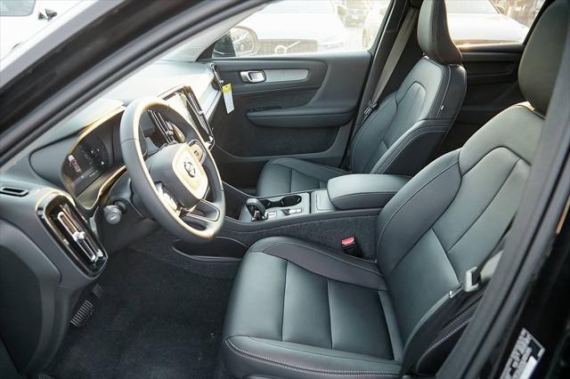 new 2025 Volvo XC40 car, priced at $40,095