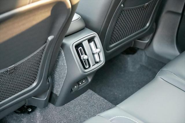 new 2025 Volvo XC40 car, priced at $40,095