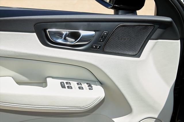 new 2025 Volvo XC60 car