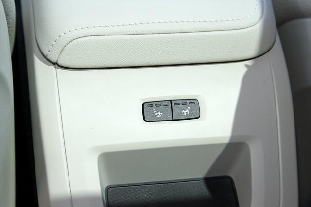 new 2025 Volvo XC60 car