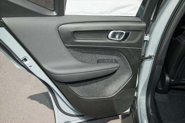 new 2025 Volvo XC40 car, priced at $40,899