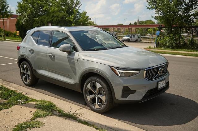 new 2025 Volvo XC40 car, priced at $40,899