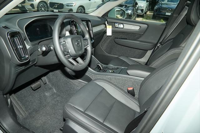 new 2025 Volvo XC40 car, priced at $40,899