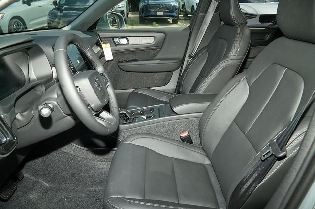 new 2025 Volvo XC40 car, priced at $40,899