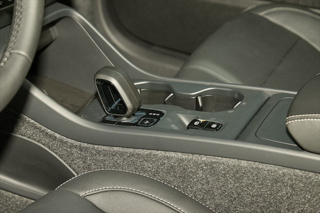 new 2025 Volvo XC40 car, priced at $40,899