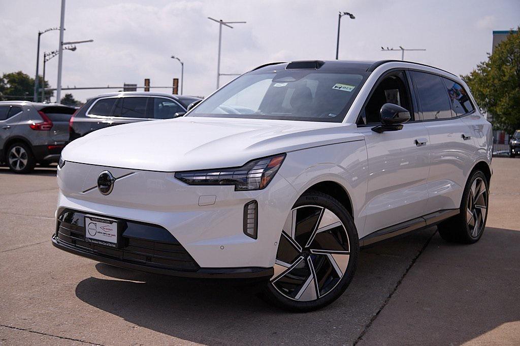 new 2025 Volvo EX90 car, priced at $86,810