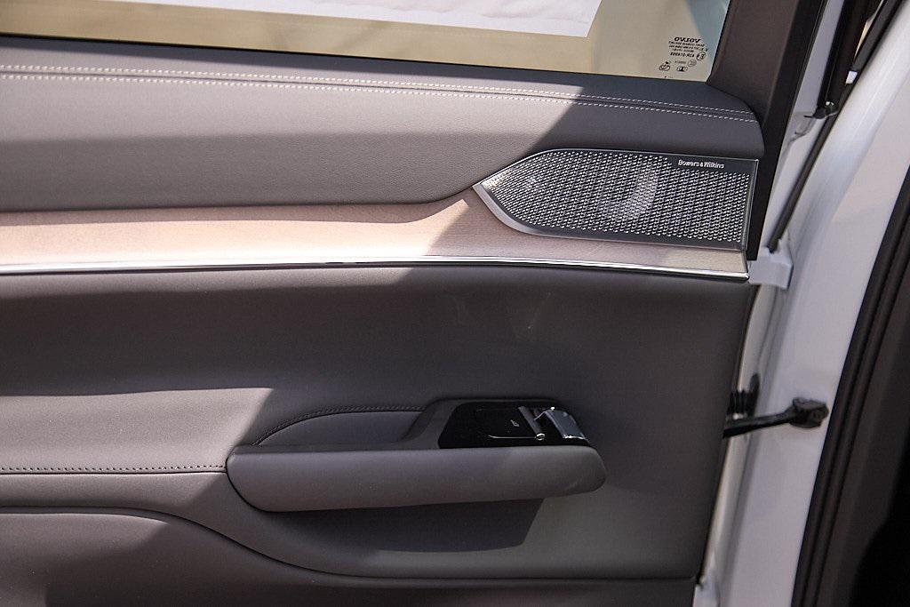 new 2025 Volvo EX90 car, priced at $86,810