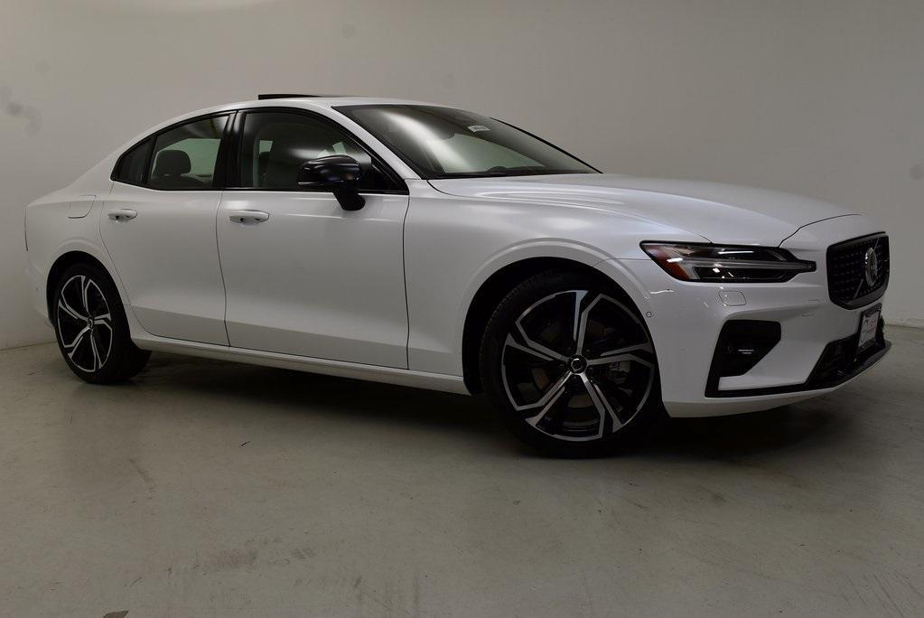 new 2024 Volvo S60 car