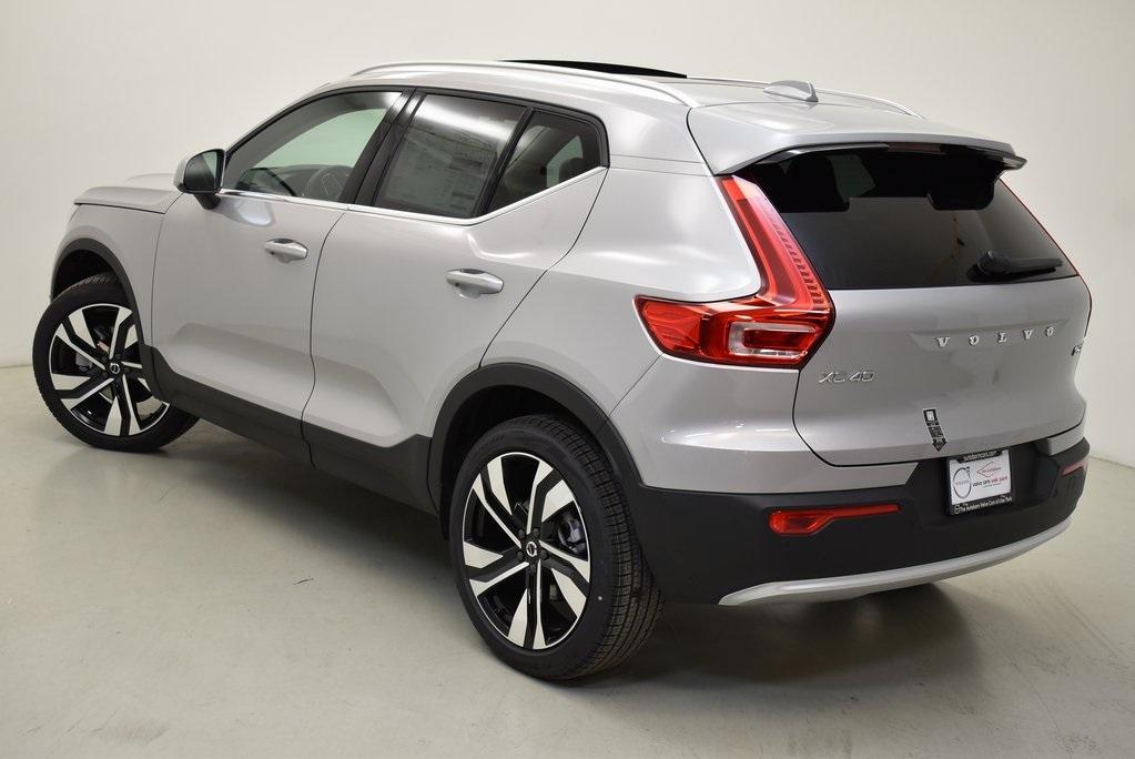 new 2024 Volvo XC40 car, priced at $45,816