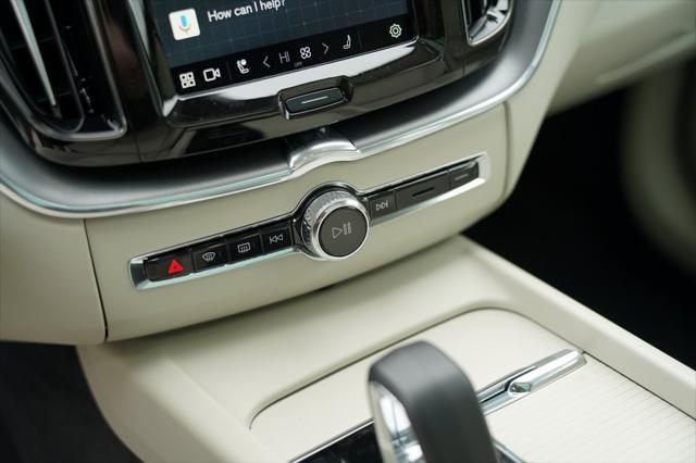 new 2025 Volvo XC60 Plug-In Hybrid car