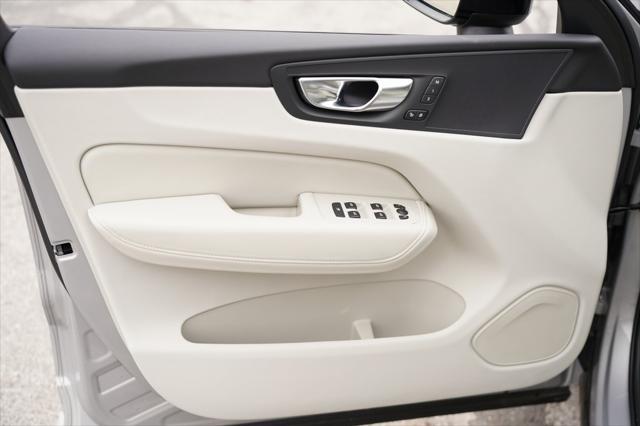 new 2025 Volvo XC60 Plug-In Hybrid car