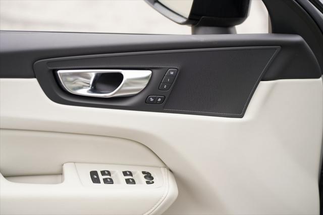 new 2025 Volvo XC60 Plug-In Hybrid car