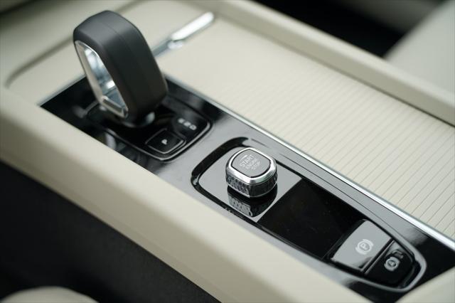 new 2025 Volvo XC60 Plug-In Hybrid car