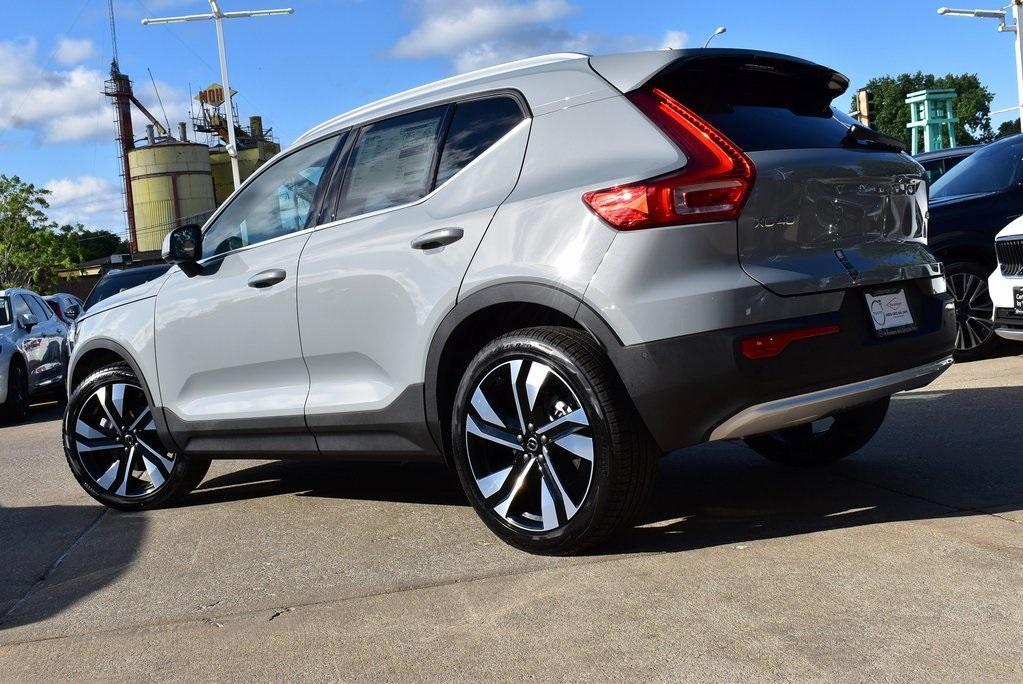 new 2025 Volvo XC40 car