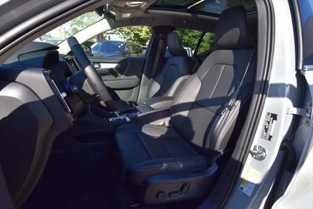 new 2025 Volvo XC40 car, priced at $39,995
