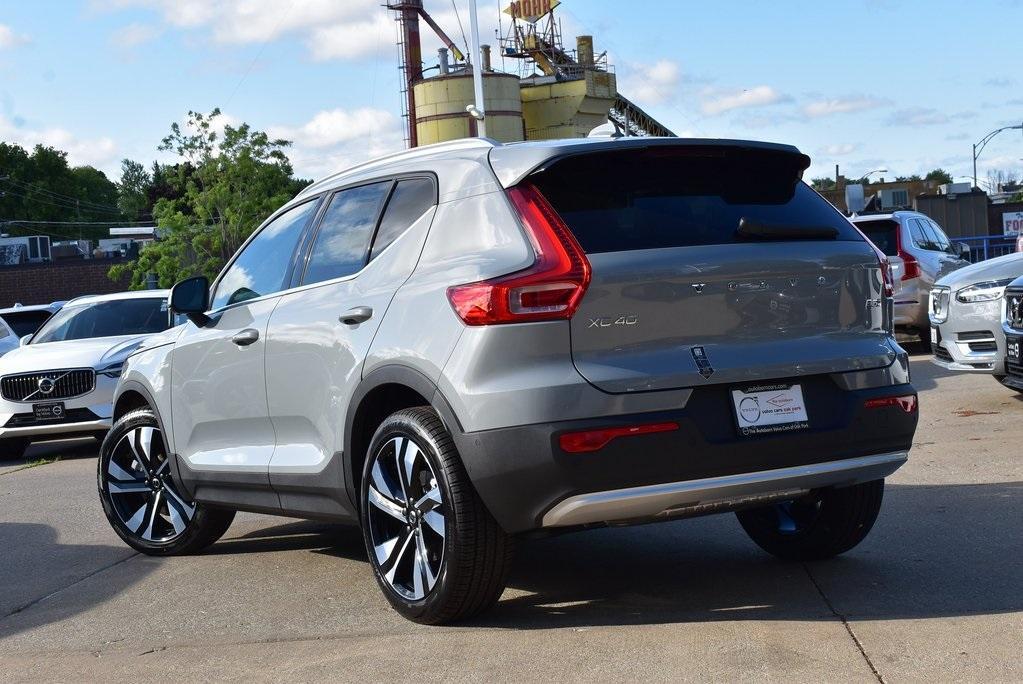 new 2025 Volvo XC40 car