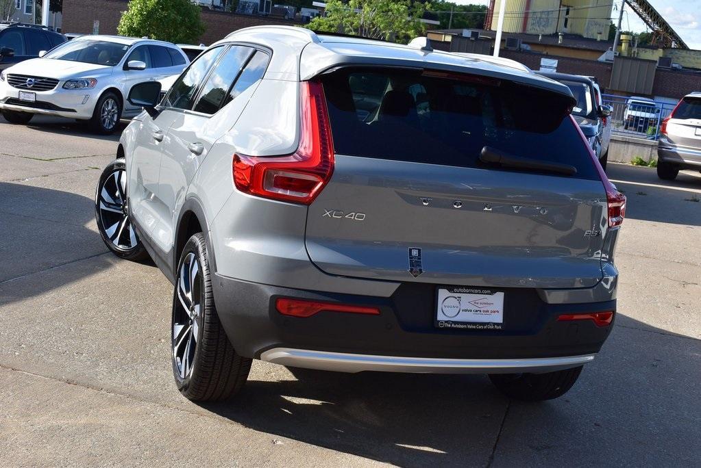 new 2025 Volvo XC40 car