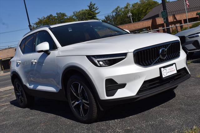 new 2025 Volvo XC40 car